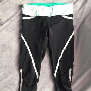 Black Lululemon cropped leggings